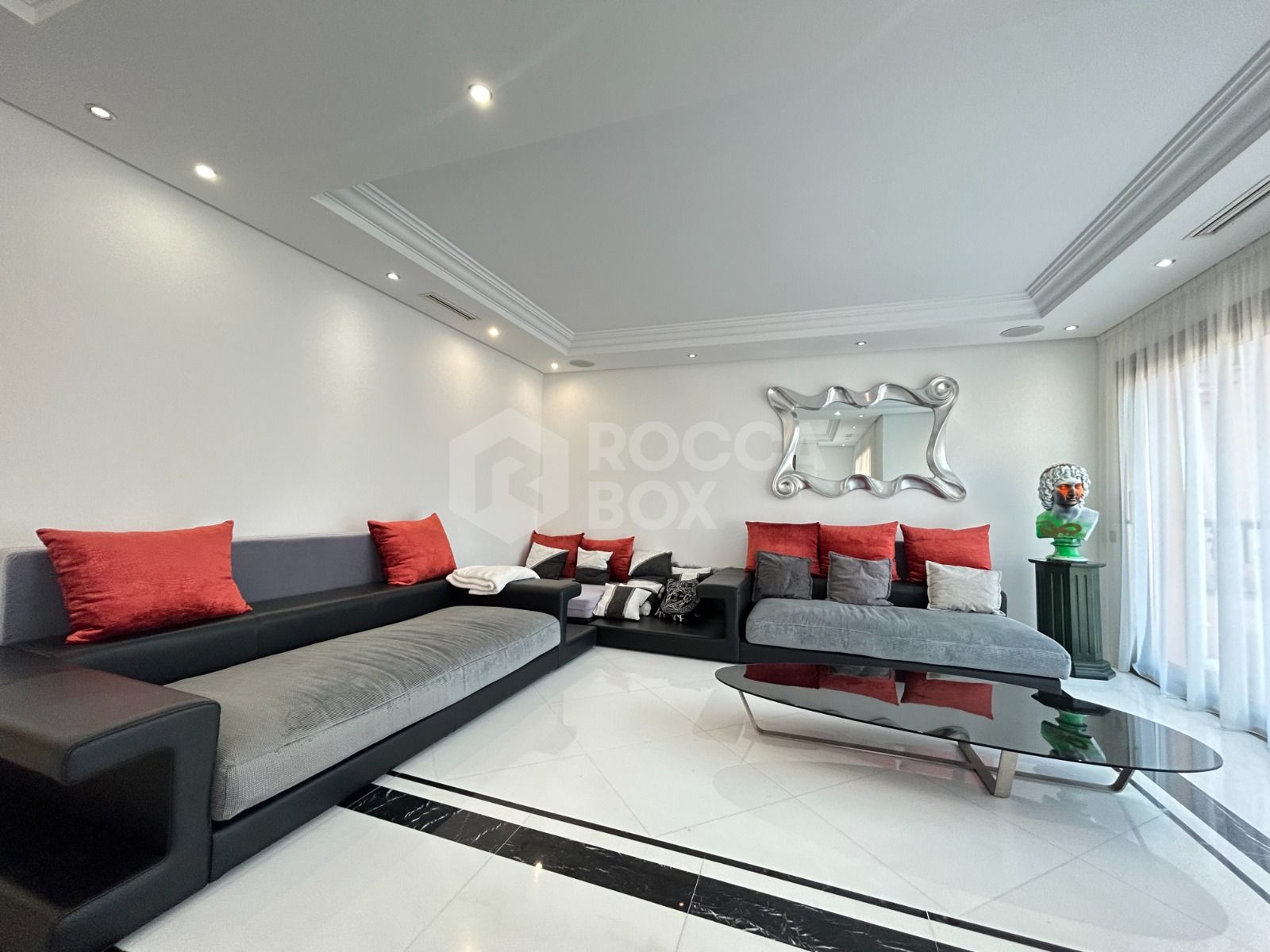 WONDERFUL 3-BEDROOM FRONTLINE BEACH APARTMENT IN A LUXURY GATED COMPLEX IN PUERTO BANUS, MARBELLA