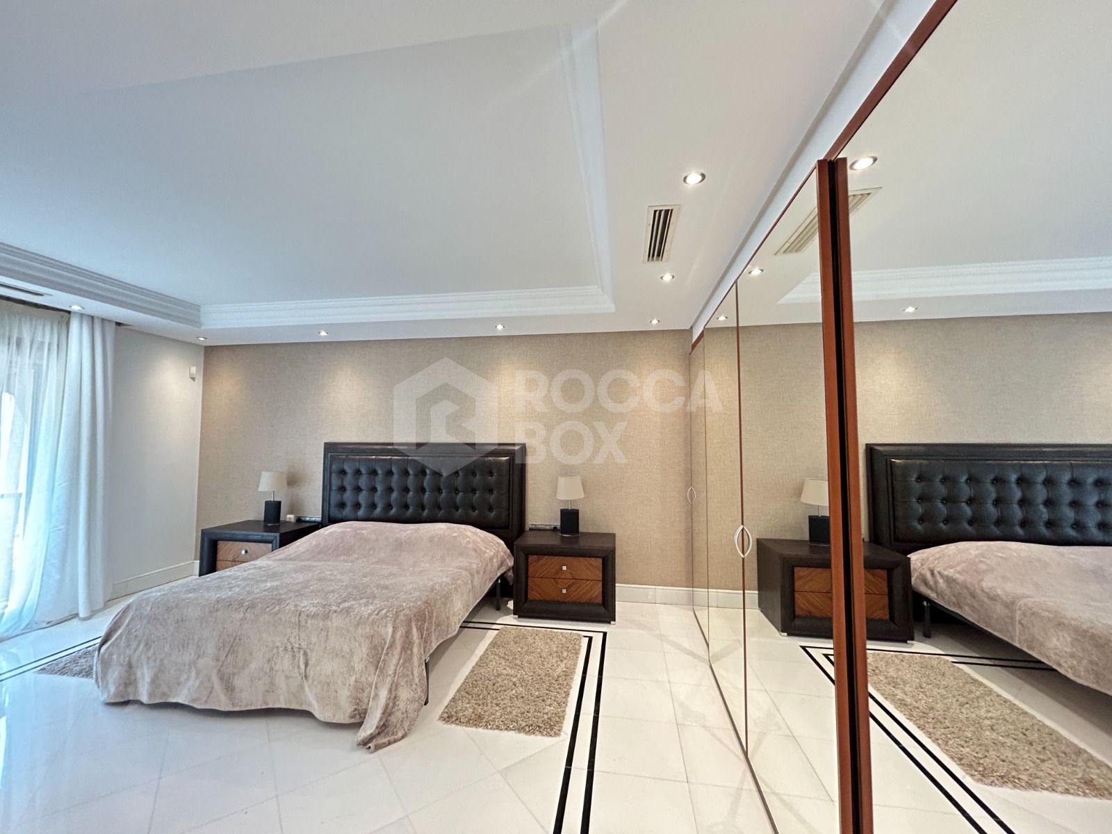 WONDERFUL 3-BEDROOM FRONTLINE BEACH APARTMENT IN A LUXURY GATED COMPLEX IN PUERTO BANUS, MARBELLA