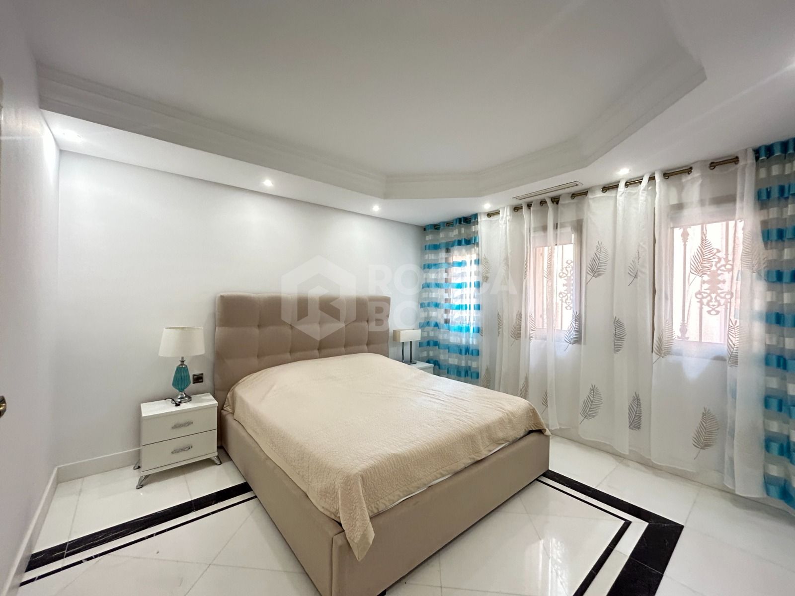 WONDERFUL 3-BEDROOM FRONTLINE BEACH APARTMENT IN A LUXURY GATED COMPLEX IN PUERTO BANUS, MARBELLA