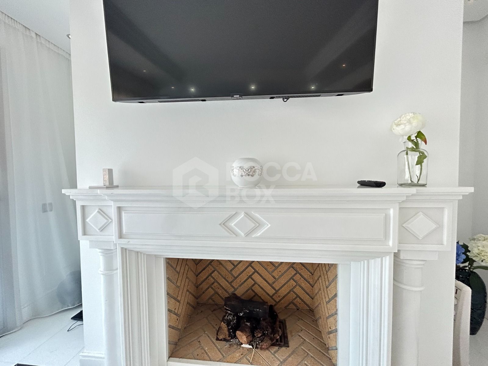 WONDERFUL 3-BEDROOM FRONTLINE BEACH APARTMENT IN A LUXURY GATED COMPLEX IN PUERTO BANUS, MARBELLA