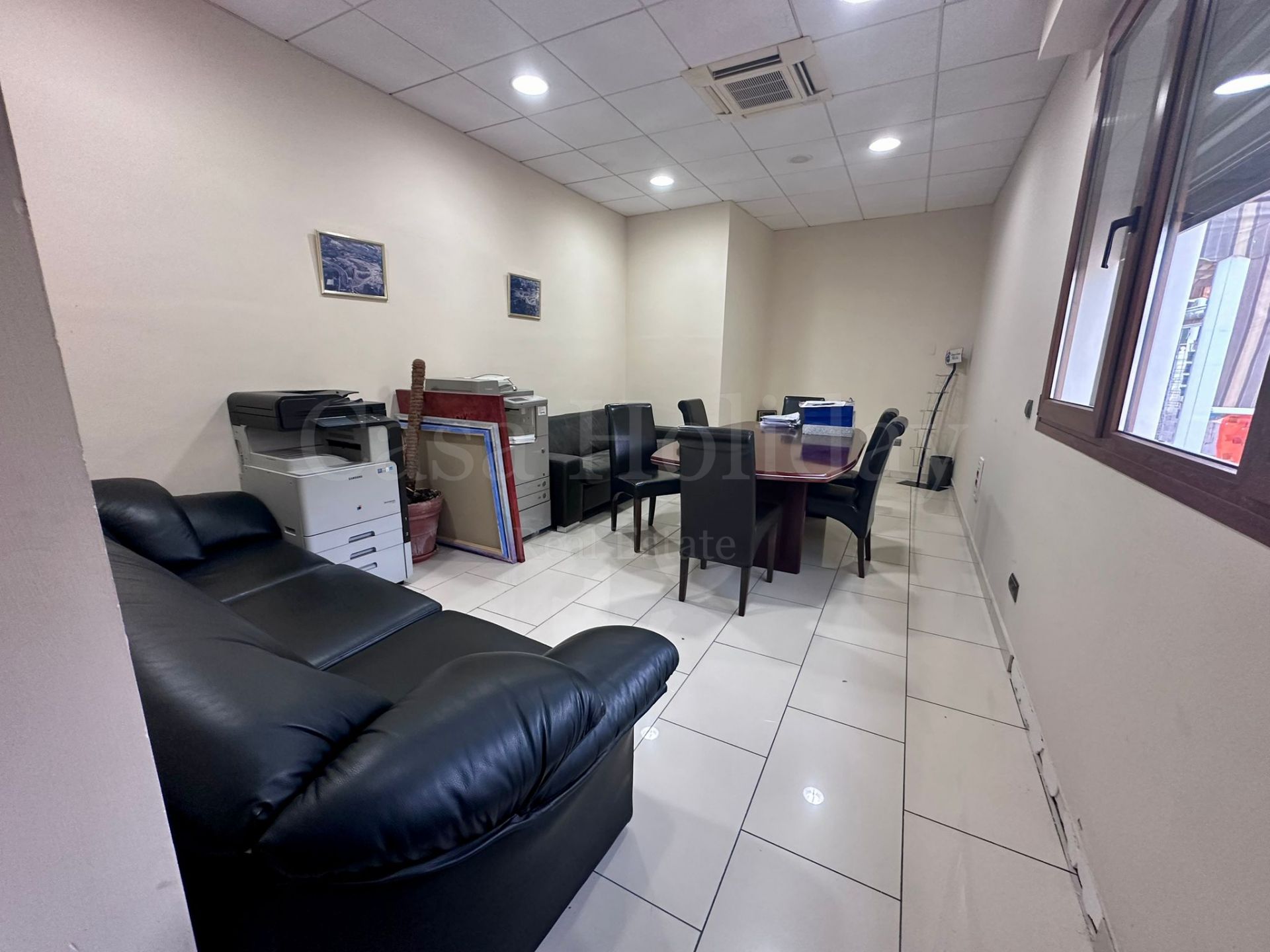 Local Comercial en Puerto de Cabopino, Marbella