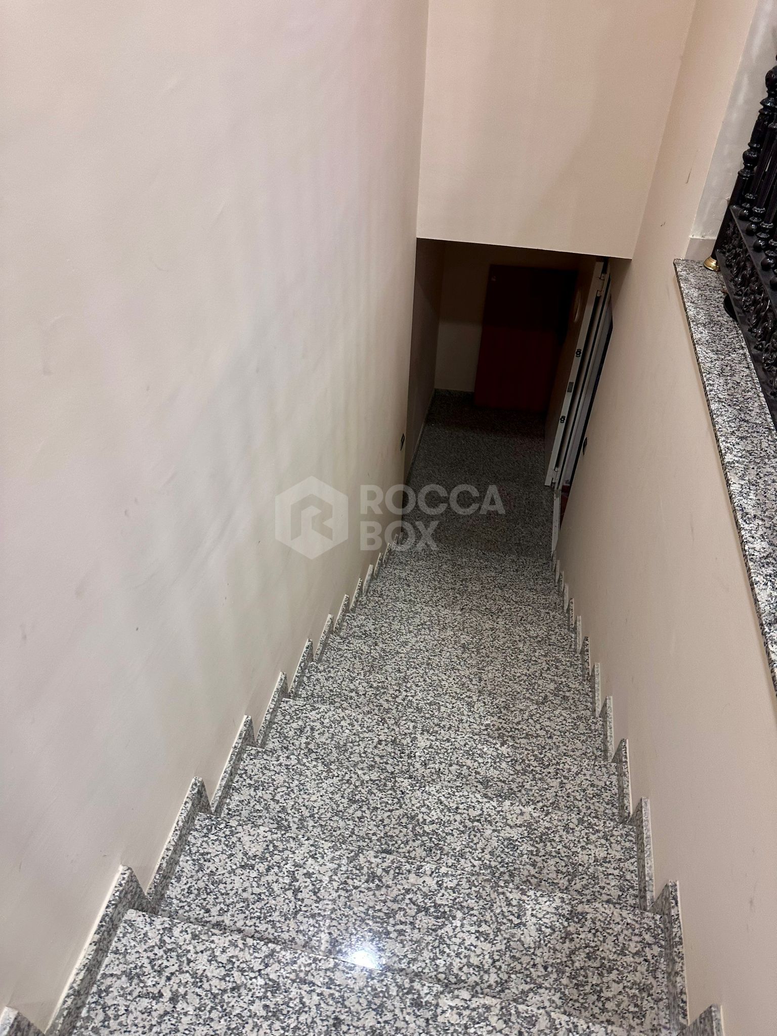 Magnificent premises located in the heart of Cabopino-Artola's commercial center (Marbella East).