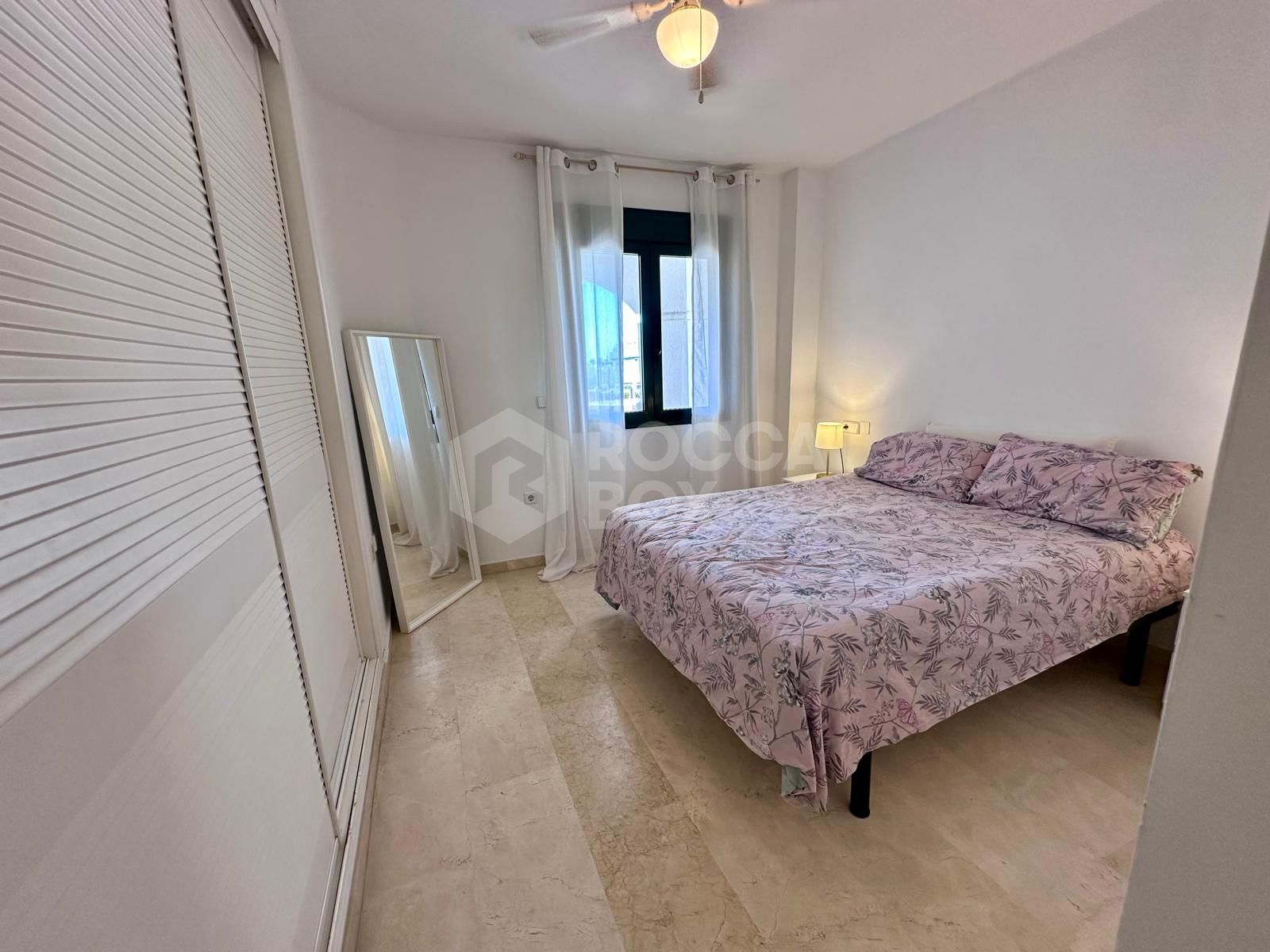 Magnificent apartment for sale in one of the best areas of San Pedro de Alcantara (Marbella). Nueva Alcantara, on the beachfront and of course with wonderful sea views and a pool.