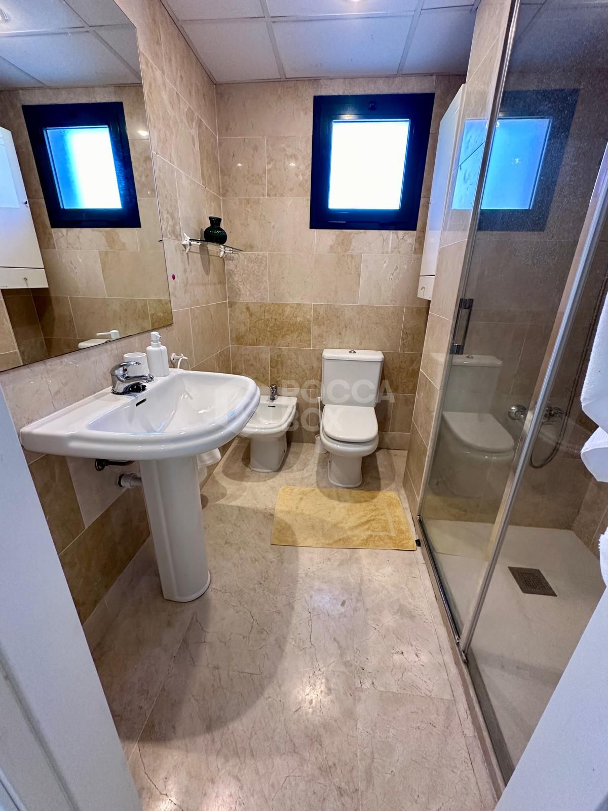 Magnificent apartment for sale in one of the best areas of San Pedro de Alcantara (Marbella). Nueva Alcantara, on the beachfront and of course with wonderful sea views and a pool.