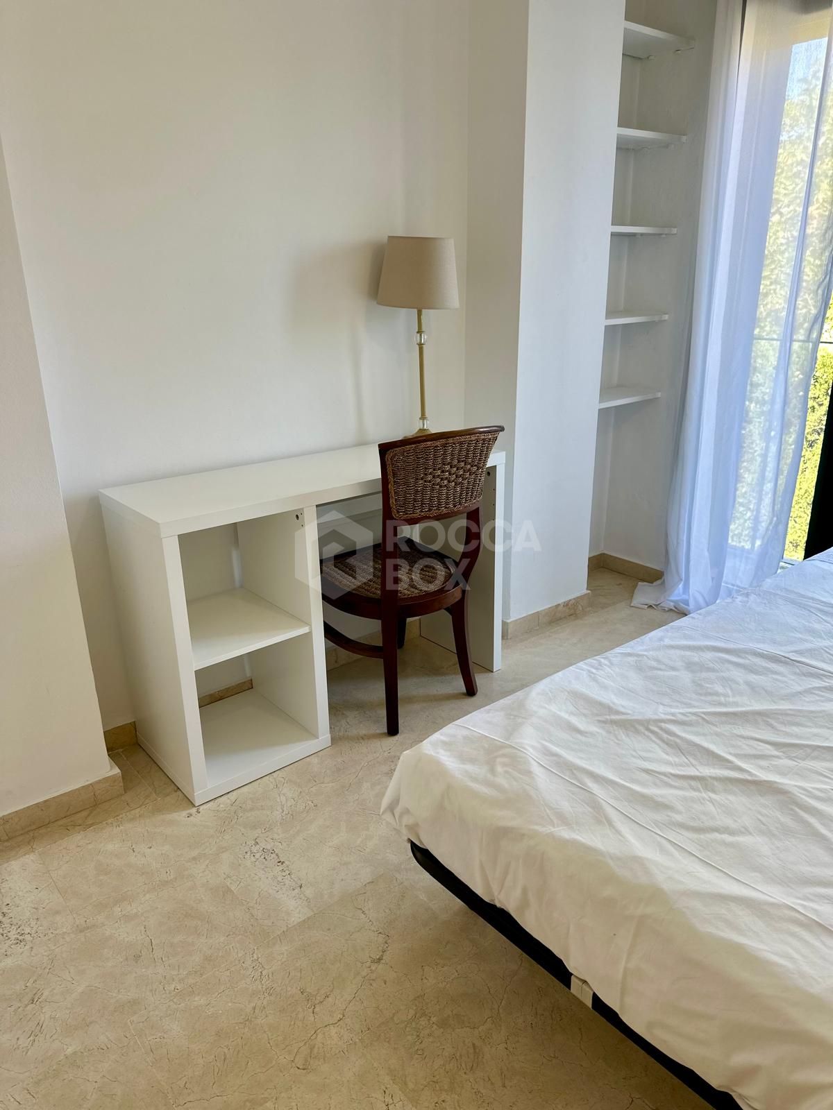 Magnificent apartment for sale in one of the best areas of San Pedro de Alcantara (Marbella). Nueva Alcantara, on the beachfront and of course with wonderful sea views and a pool.