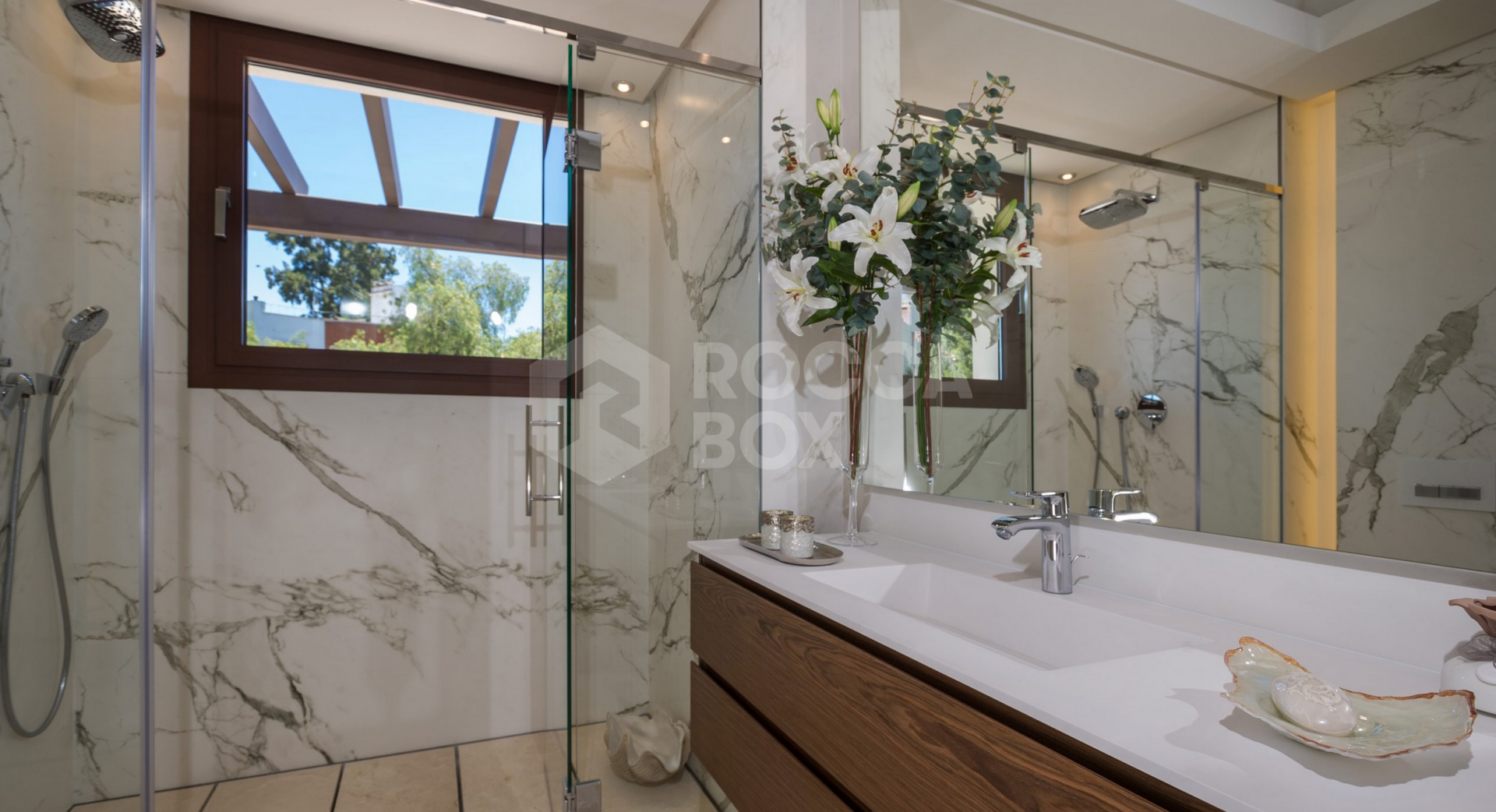 SEMI-DETACHED VILLA IN THE CENTER OF MARBELLA