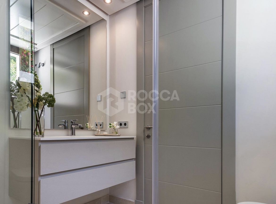 SEMI-DETACHED VILLA IN THE CENTER OF MARBELLA