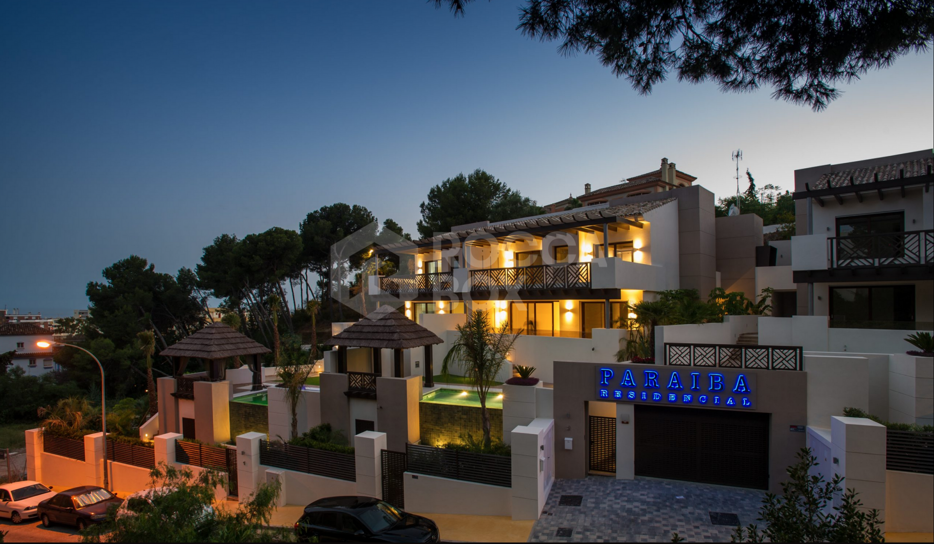 SEMI-DETACHED VILLA IN THE CENTER OF MARBELLA