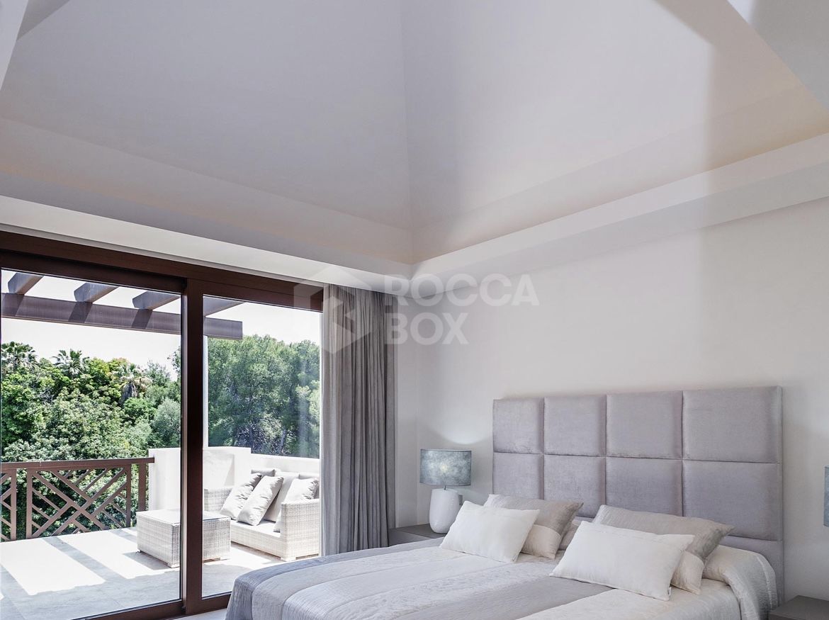 SEMI-DETACHED VILLA IN THE CENTER OF MARBELLA