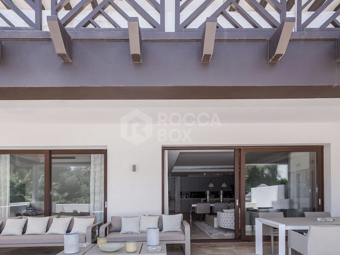 SEMI-DETACHED VILLA IN THE CENTER OF MARBELLA
