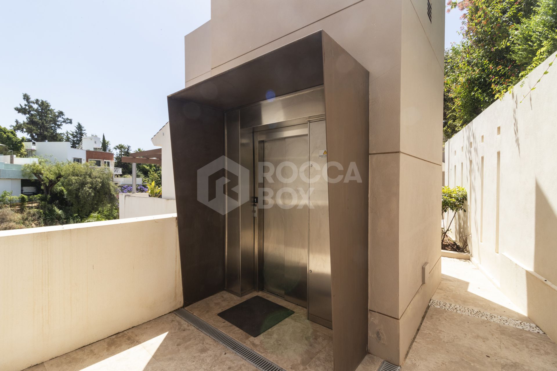 SEMI-DETACHED VILLA IN THE CENTER OF MARBELLA