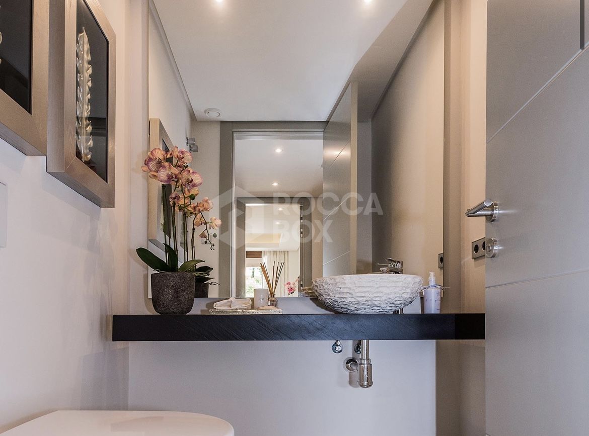 SEMI-DETACHED VILLA IN THE CENTER OF MARBELLA