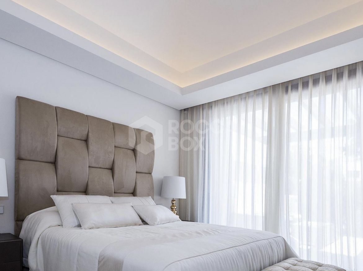 SEMI-DETACHED VILLA IN THE CENTER OF MARBELLA