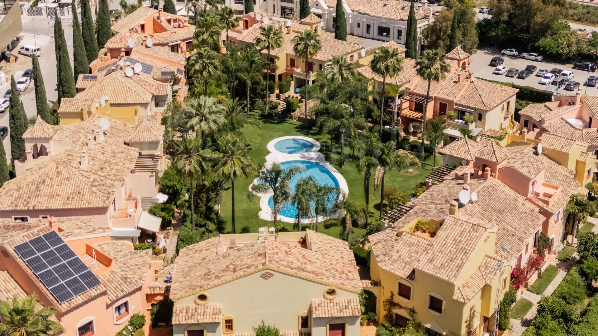 Adosado en Jardines de las Lomas, Marbella