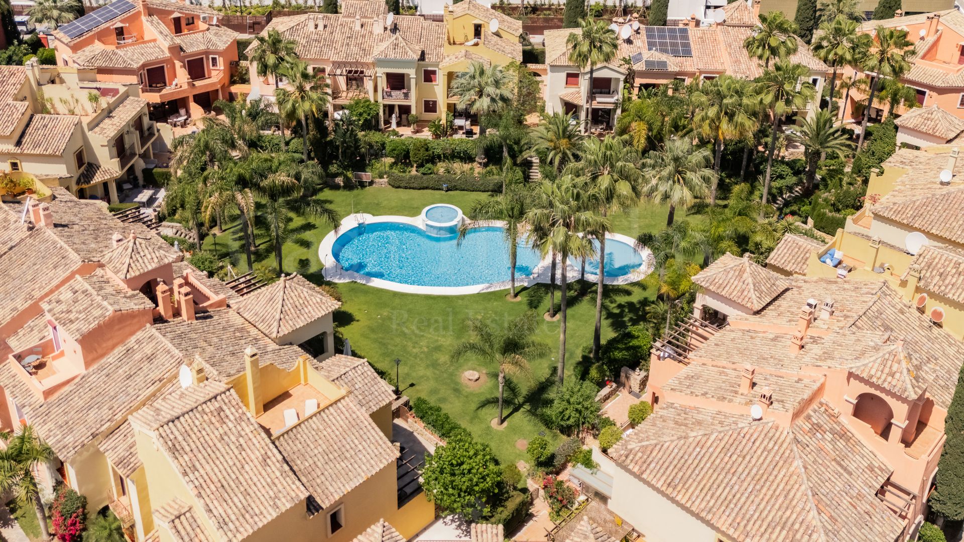 Adosado en Jardines de las Lomas, Marbella