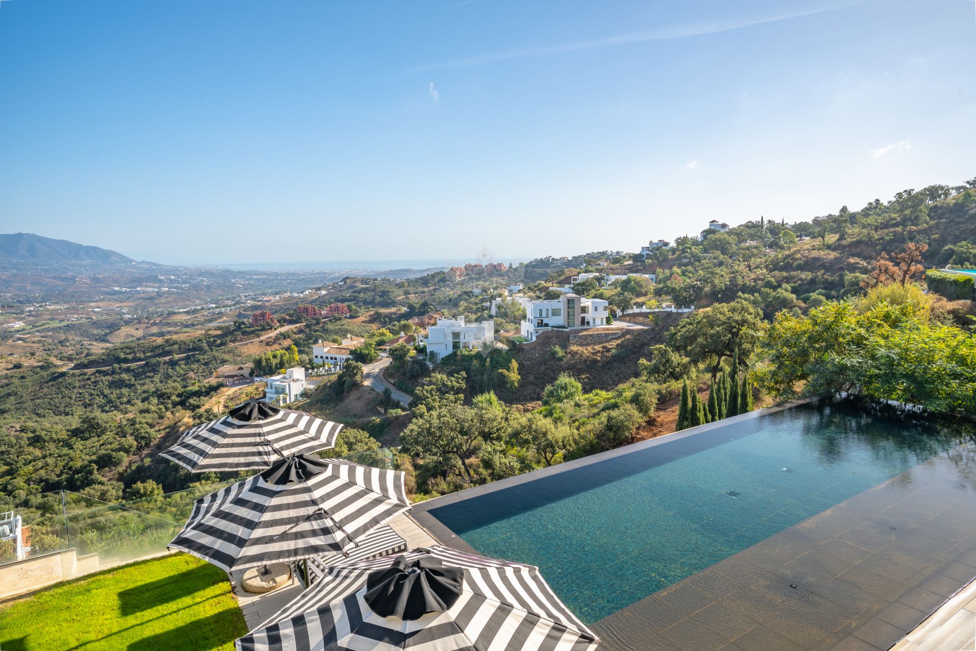 Villa in La Mairena, Marbella