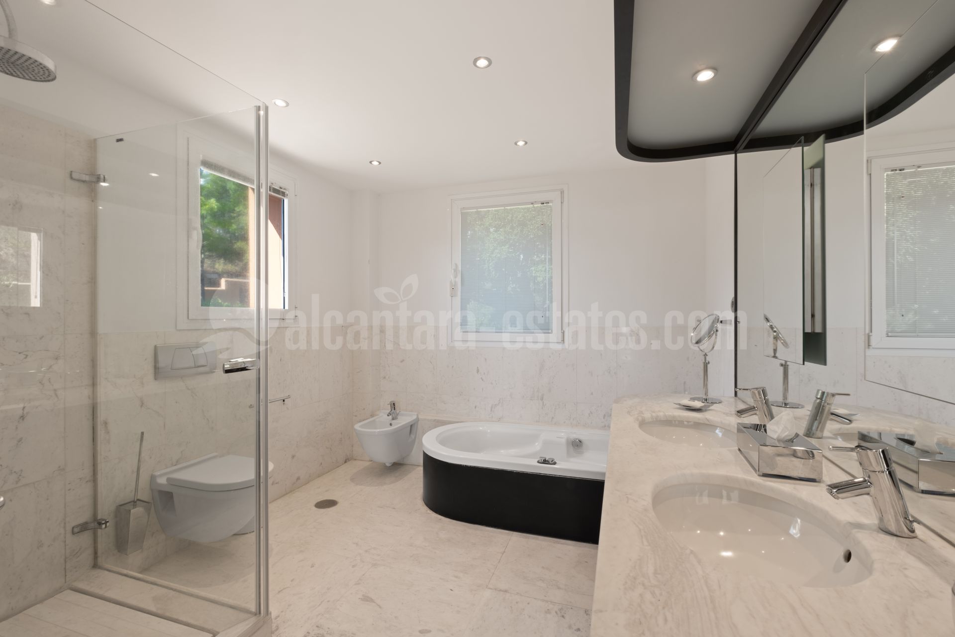 Villa in La Mairena, Marbella