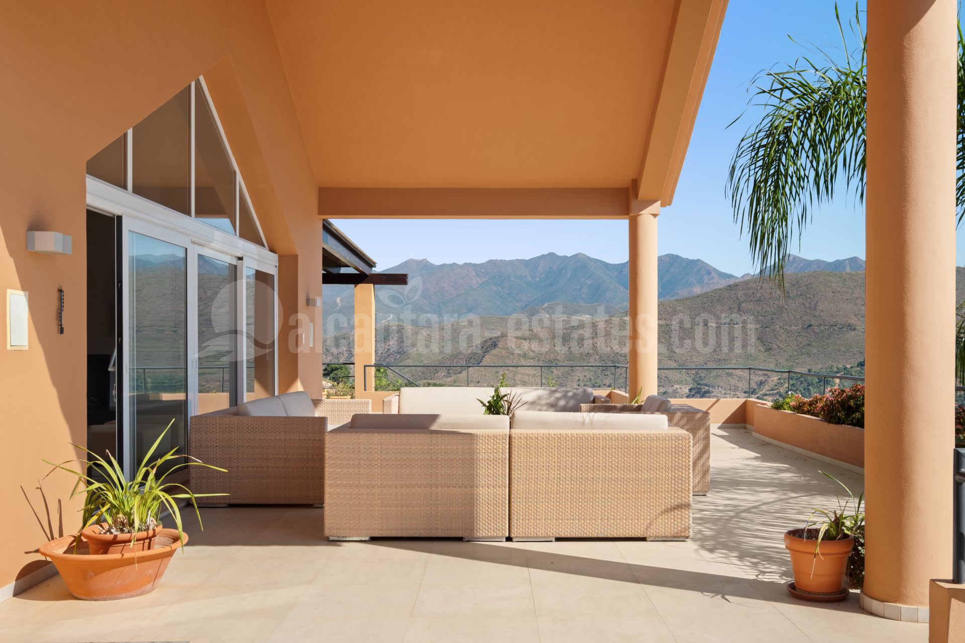 Villa in La Mairena, Marbella