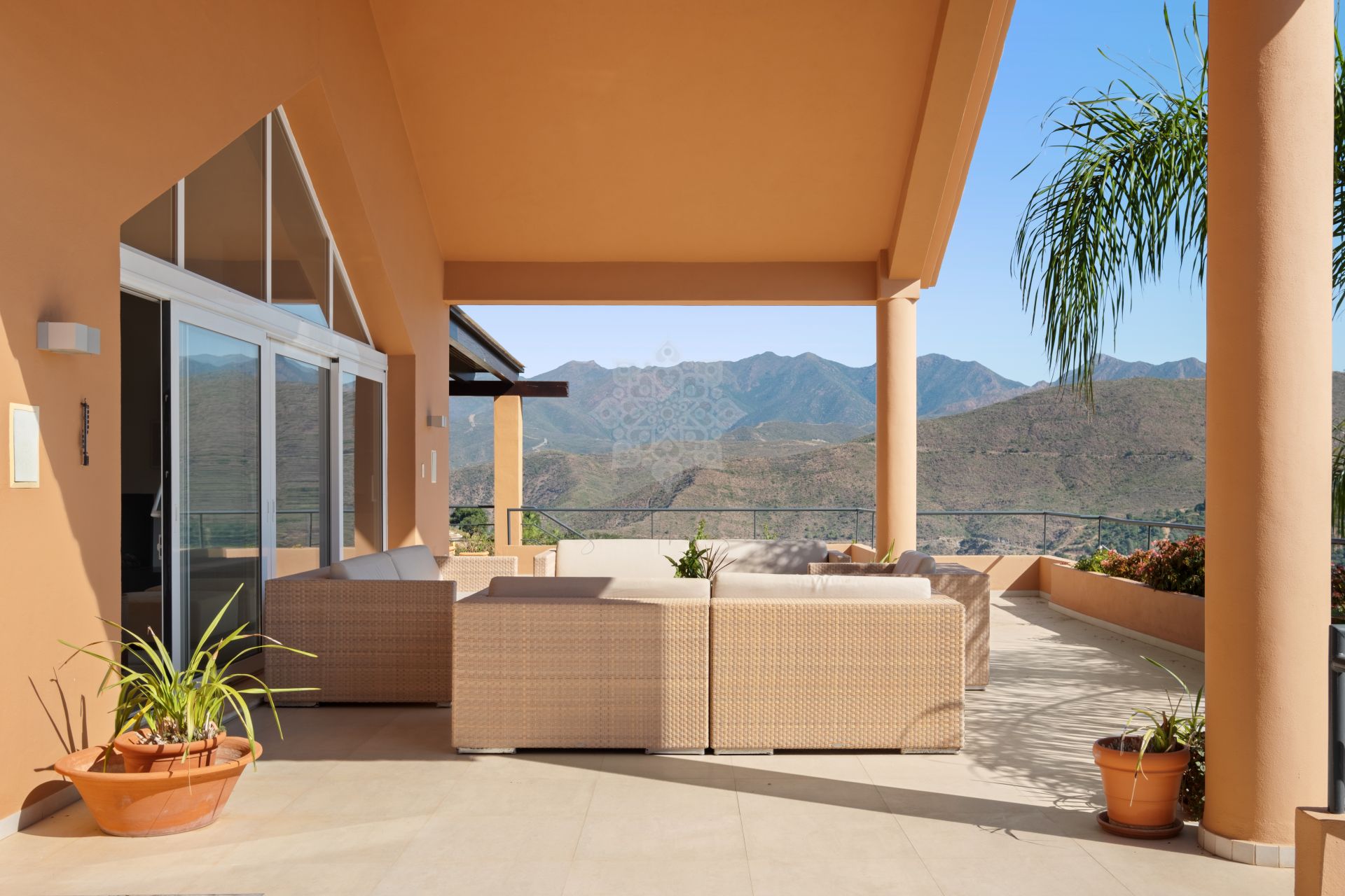 Villa in La Mairena, Marbella
