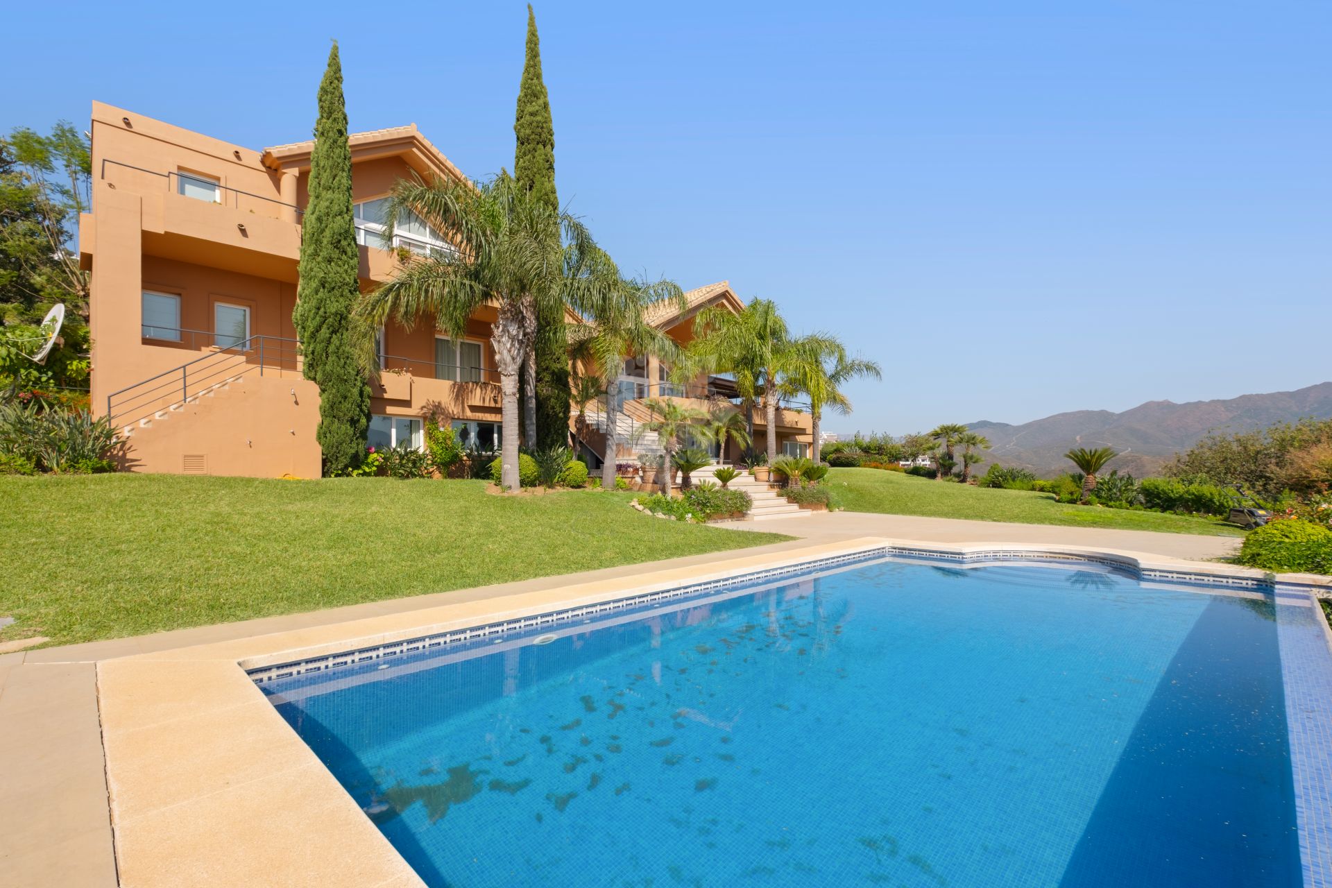 Villa in La Mairena, Marbella