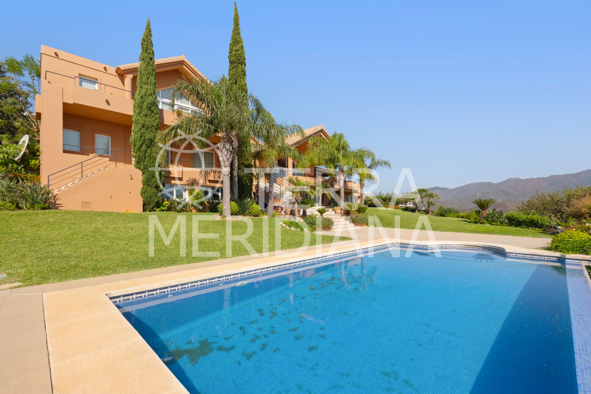 Villa in La Mairena, Marbella