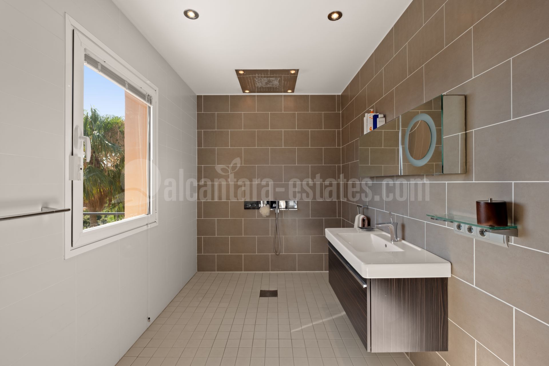 Villa in La Mairena, Marbella