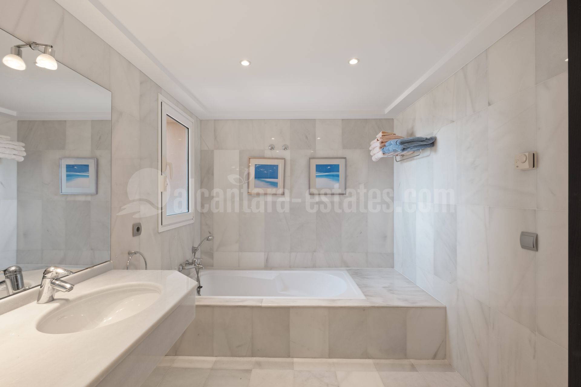 Villa in La Mairena, Marbella