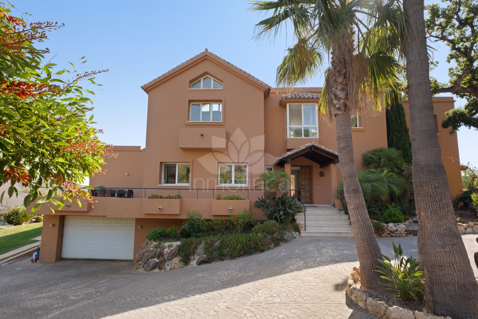 Villa in La Mairena, Marbella