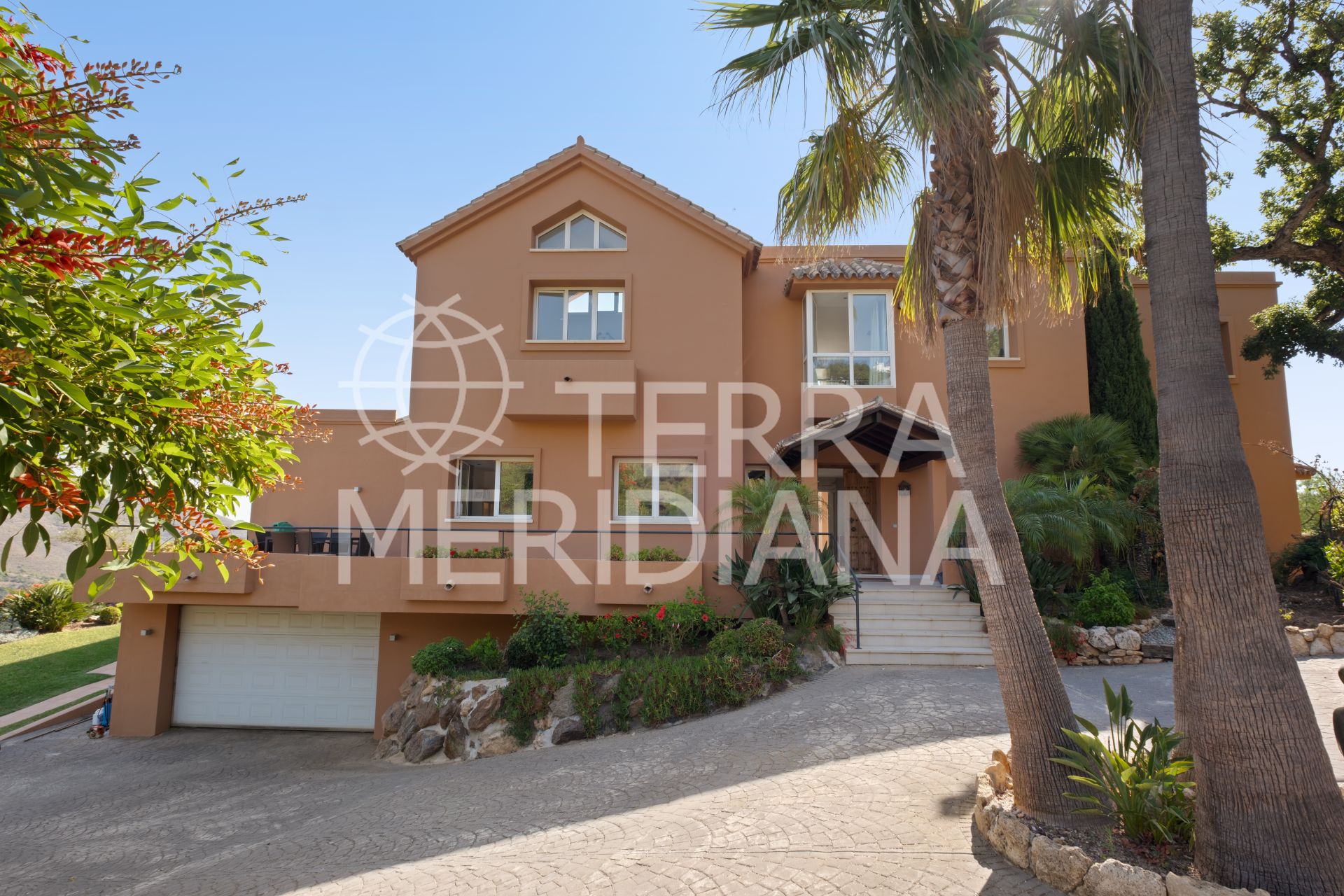 Villa in La Mairena, Marbella