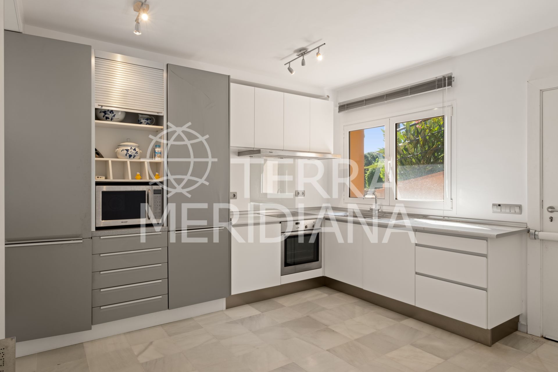 Villa in La Mairena, Marbella