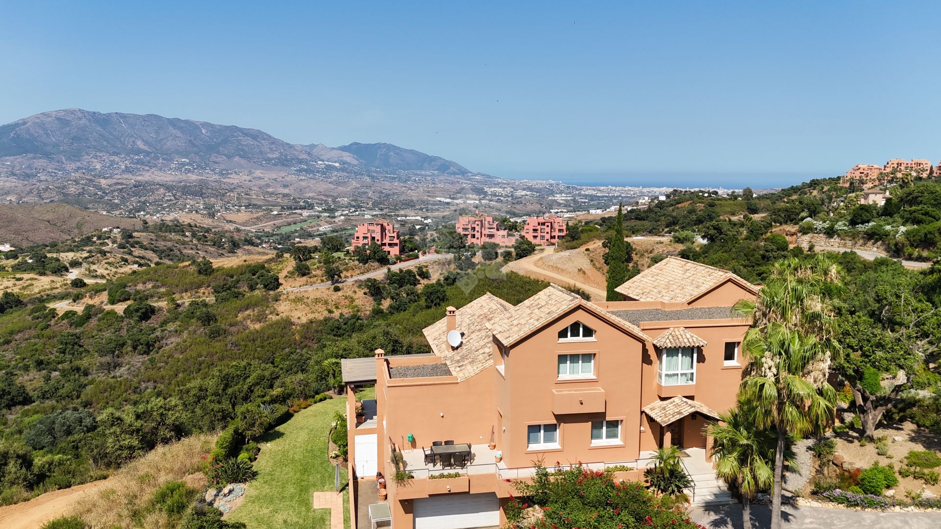Villa in La Mairena, Marbella