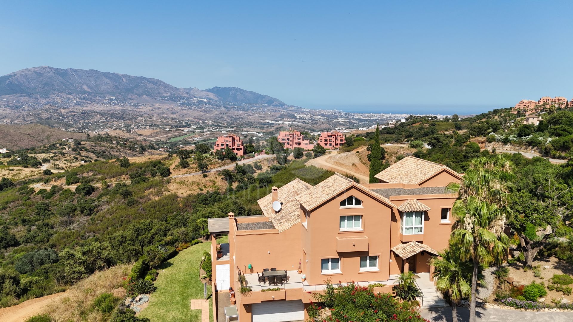 Villa in La Mairena, Marbella