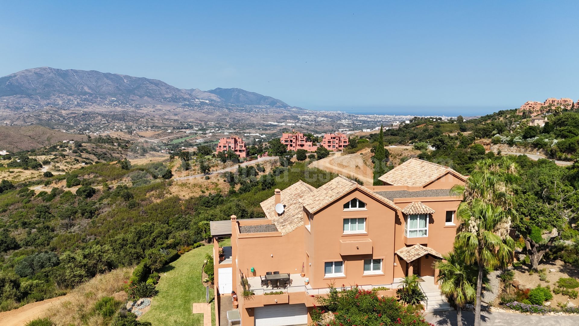 Villa in La Mairena, Marbella