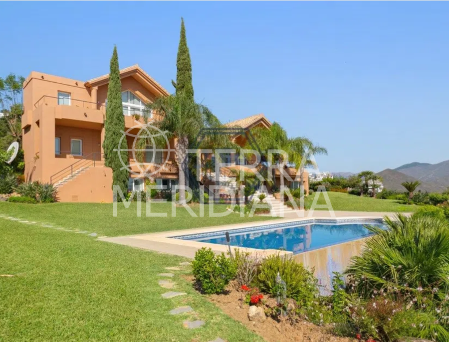 Villa in La Mairena, Marbella