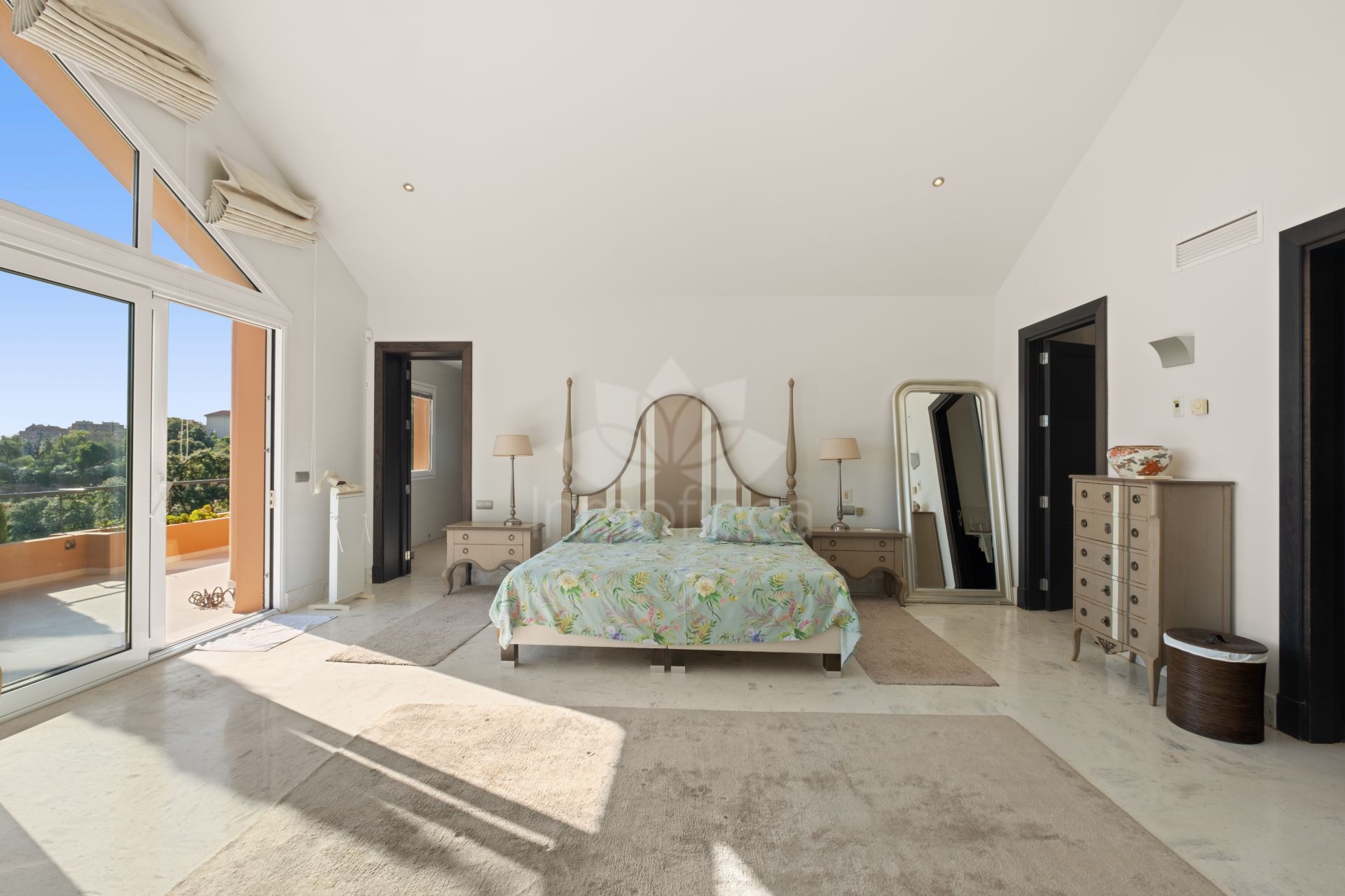 Villa in La Mairena, Marbella