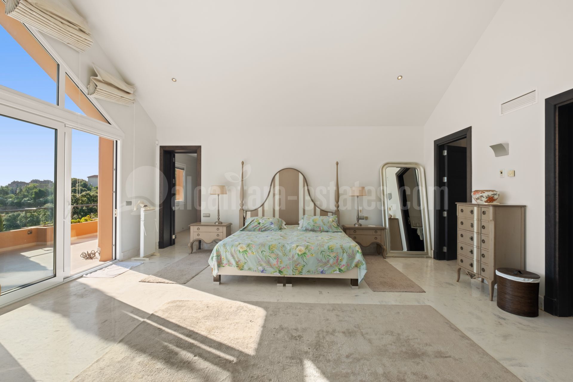 Villa in La Mairena, Marbella