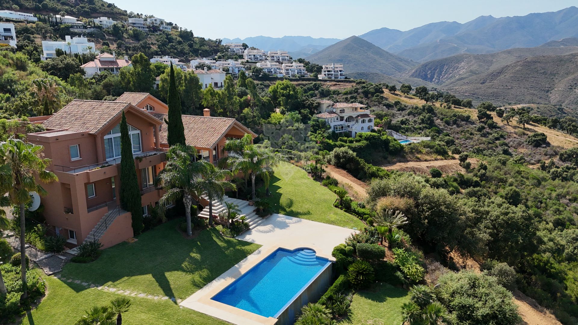 Villa in La Mairena, Marbella