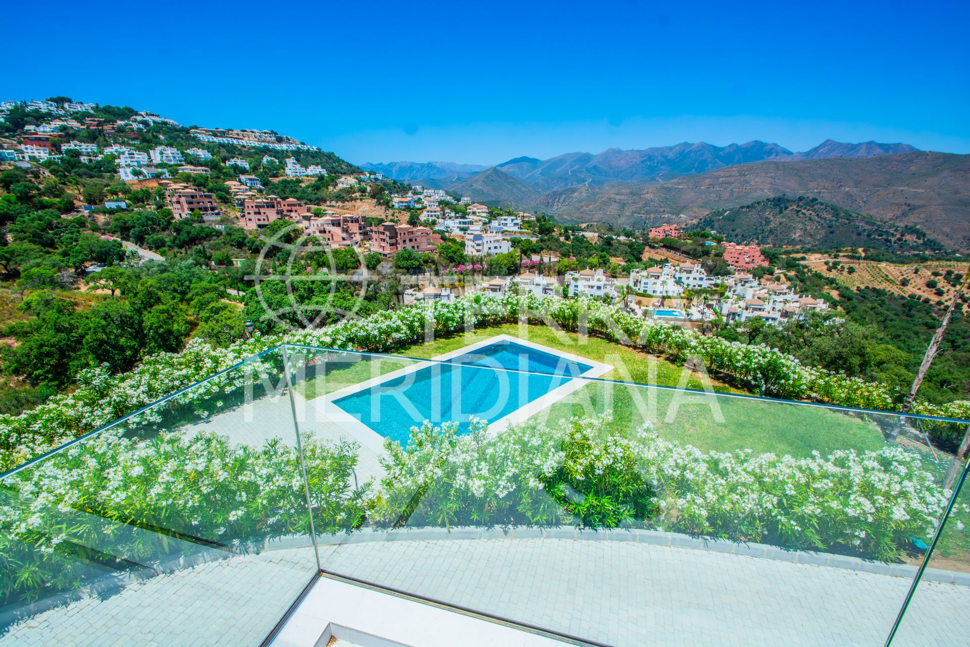 Villa in La Mairena, Marbella