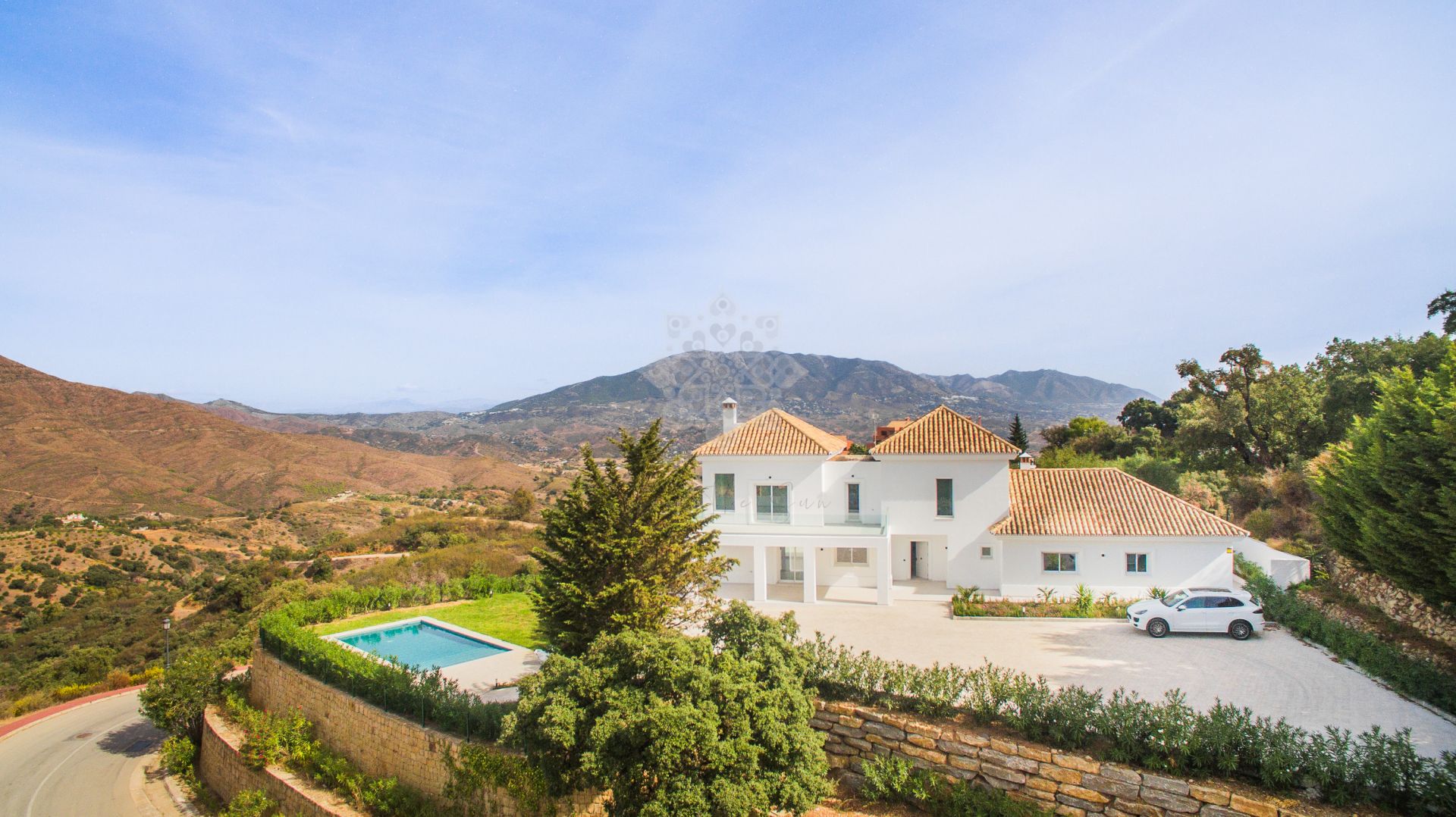 Villa in La Mairena, Marbella
