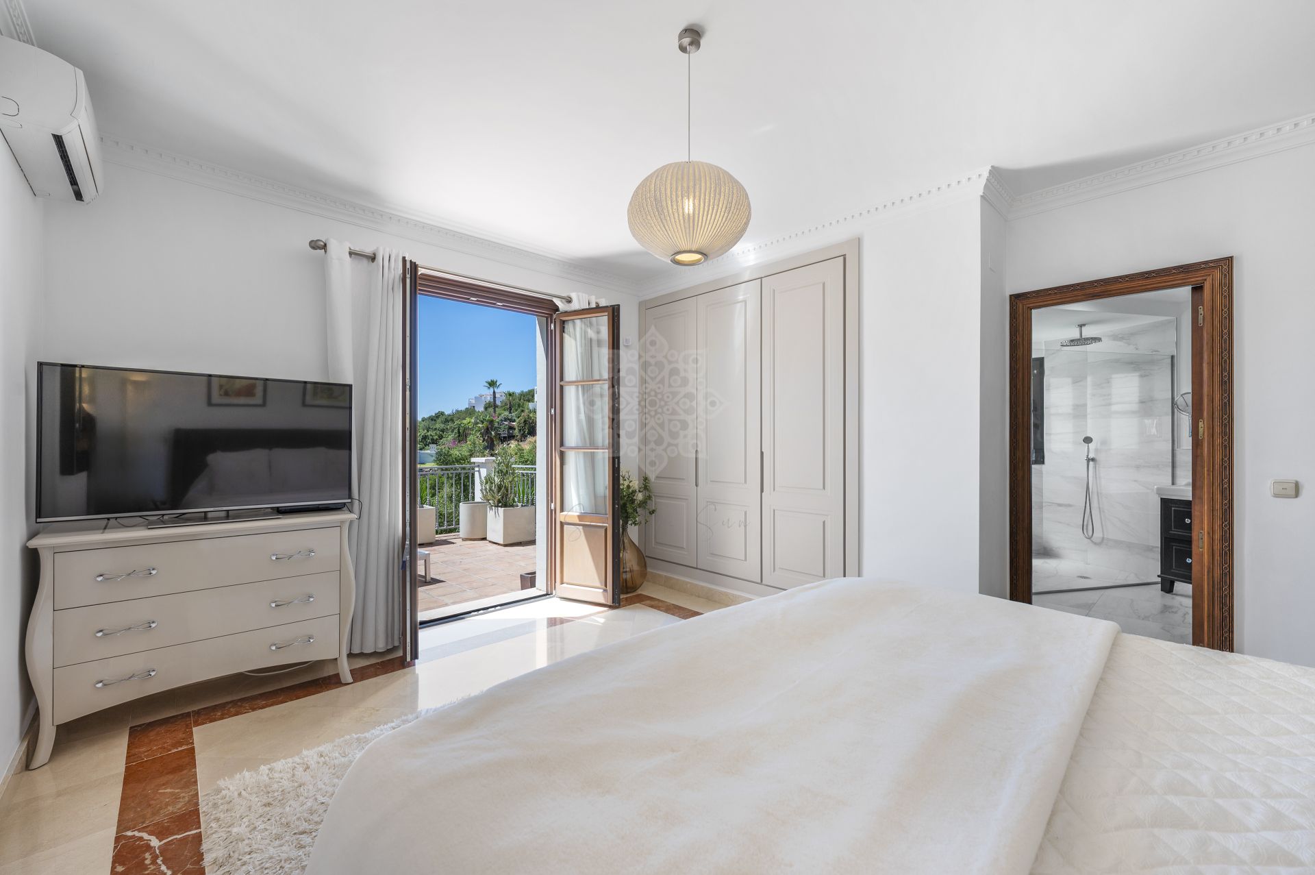 Villa in La Resina Golf, Estepona