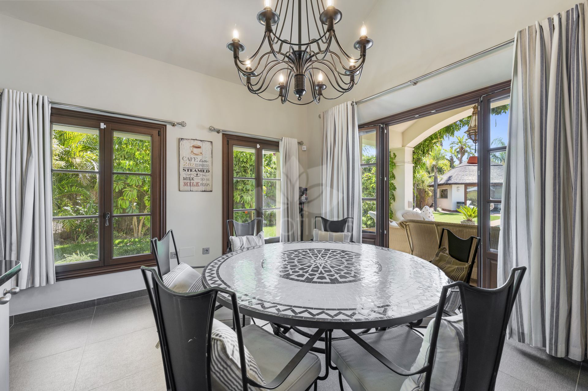 Villa in La Resina Golf, Estepona