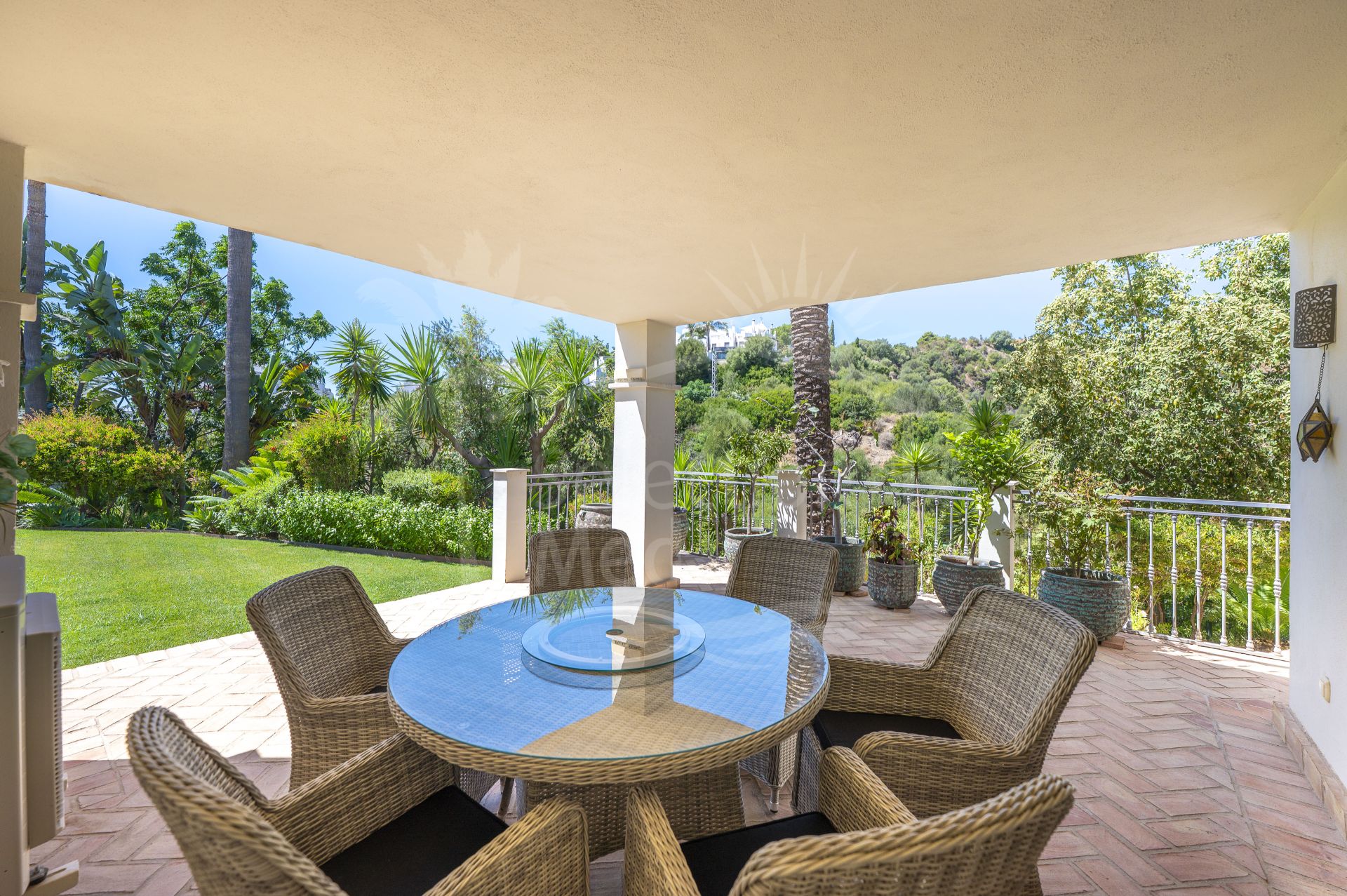 Villa for sale in La Resina Golf, Estepona East