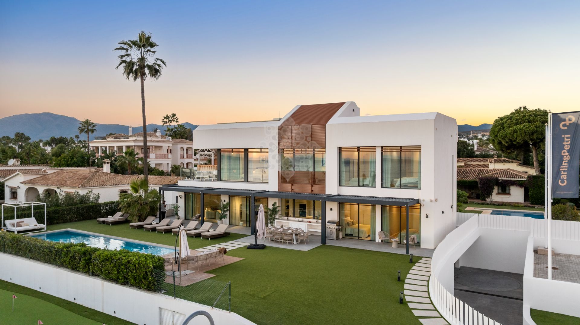 Villa in New Golden Mile, Estepona