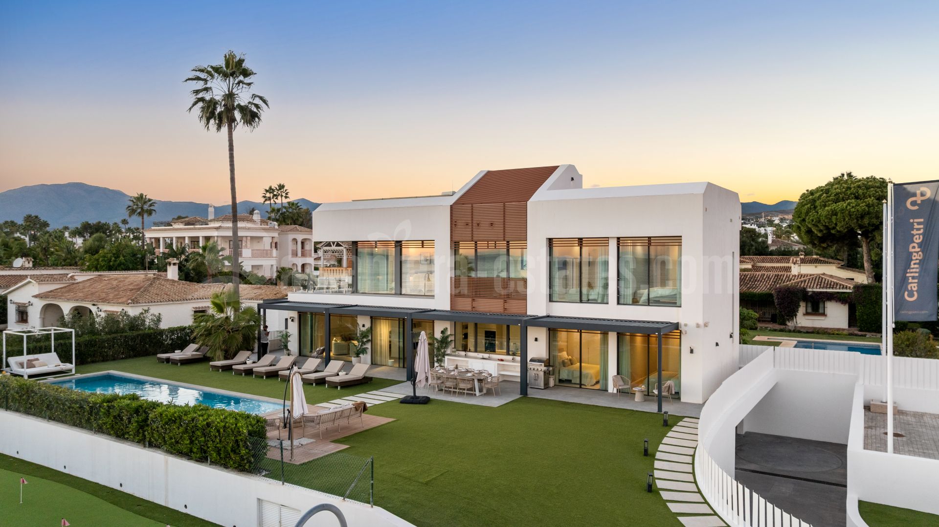 Villa in New Golden Mile, Estepona
