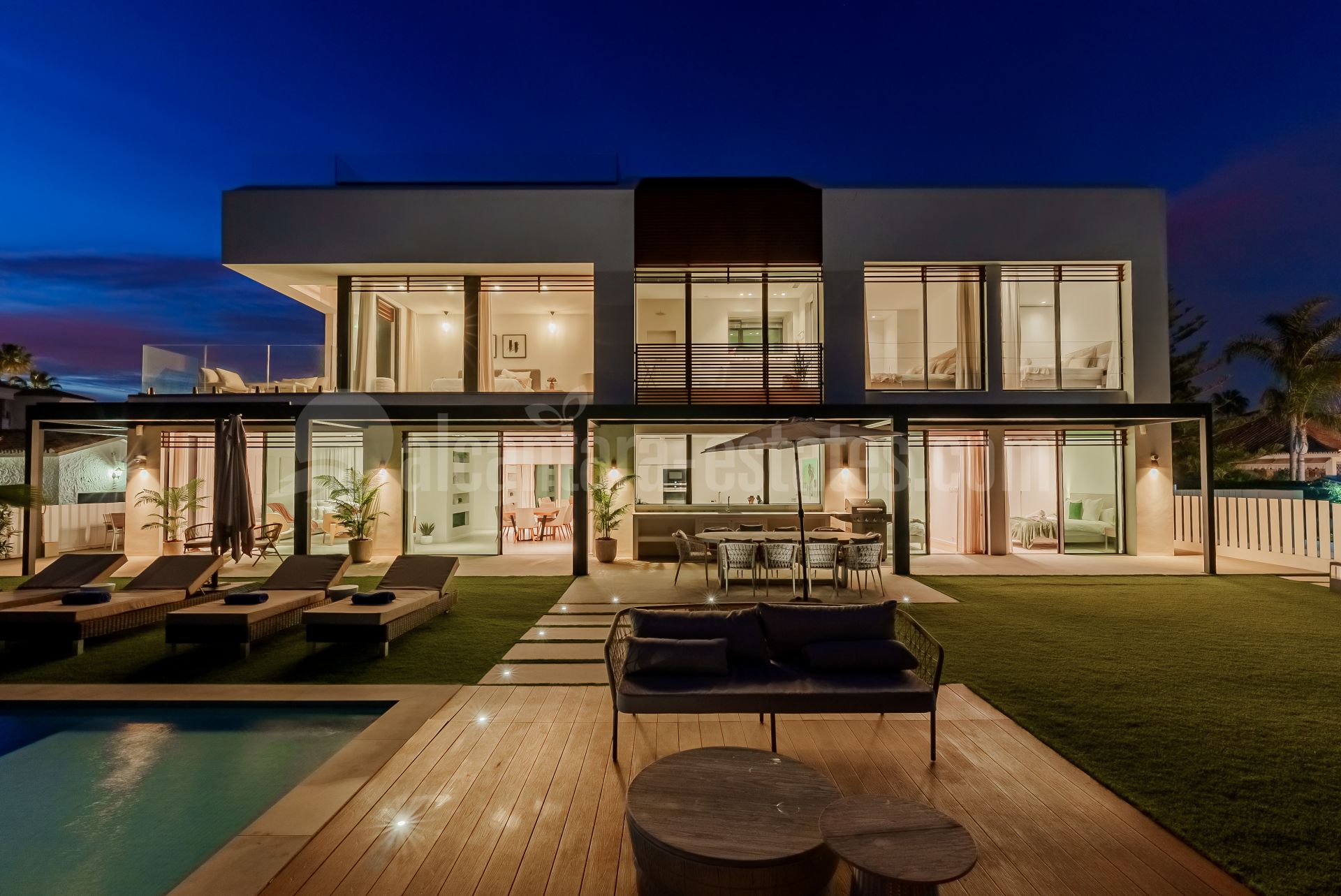 Villa in New Golden Mile, Estepona