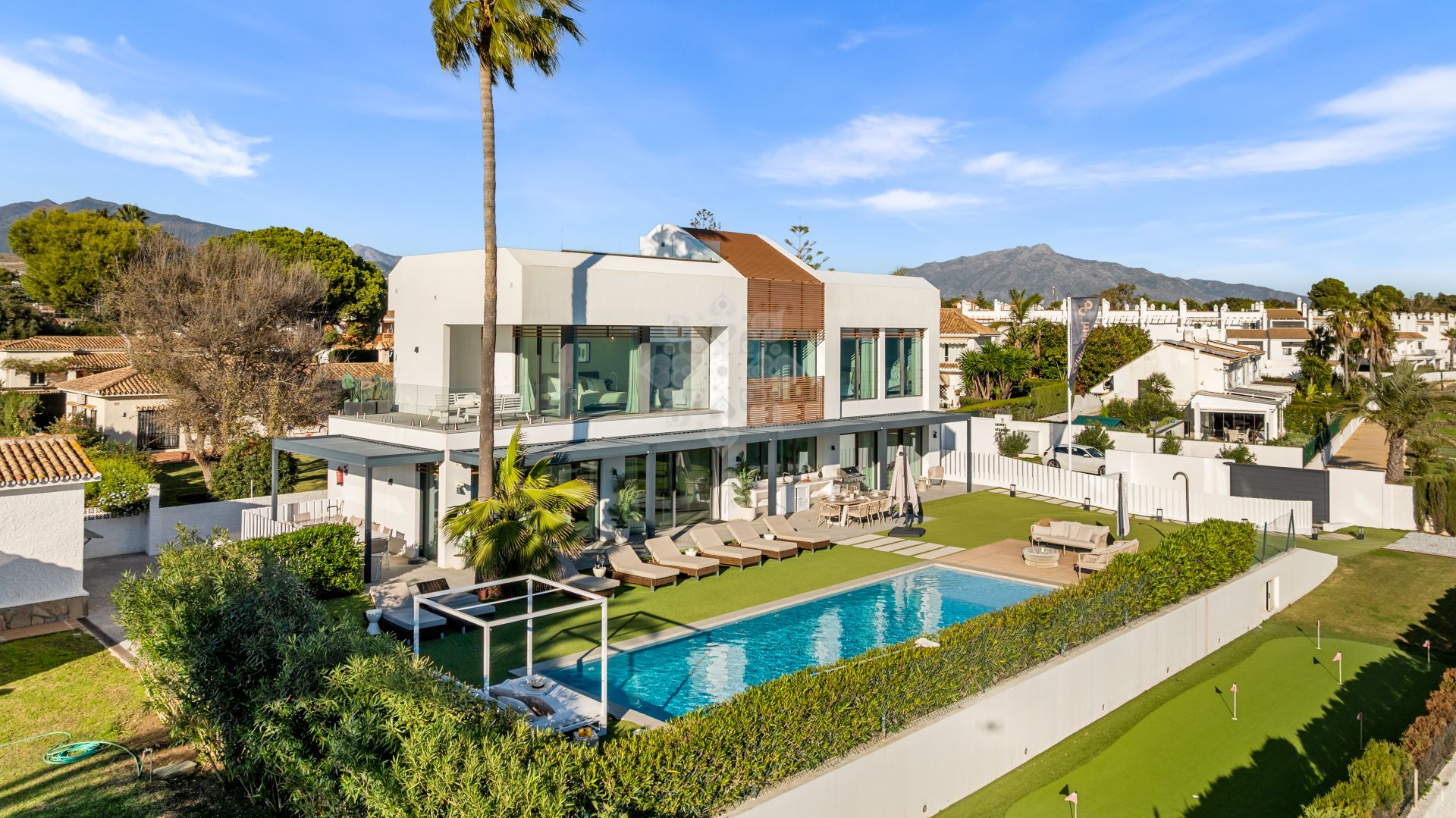 Villa in New Golden Mile, Estepona