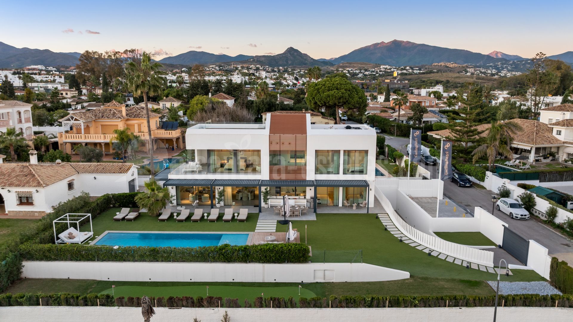 Villa in New Golden Mile, Estepona