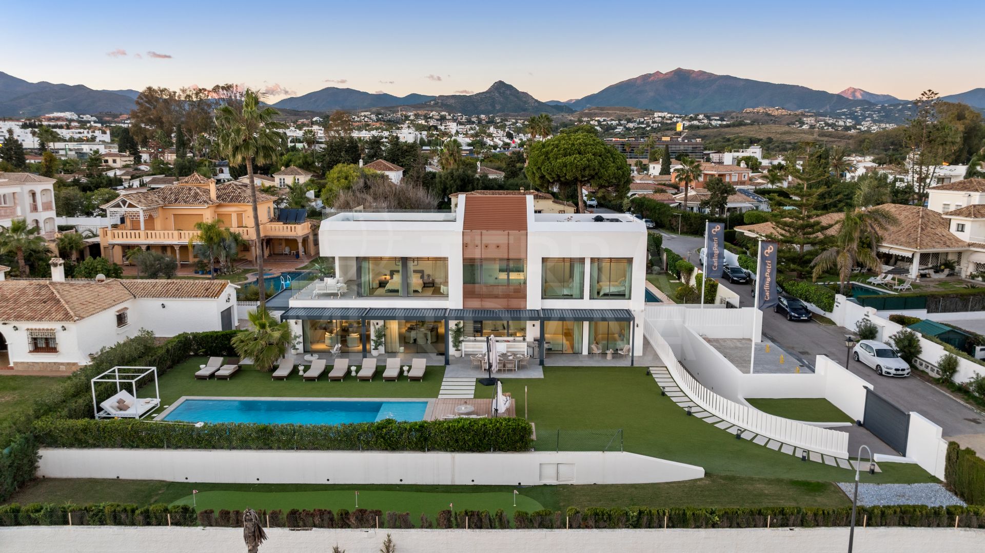 Villa in New Golden Mile, Estepona