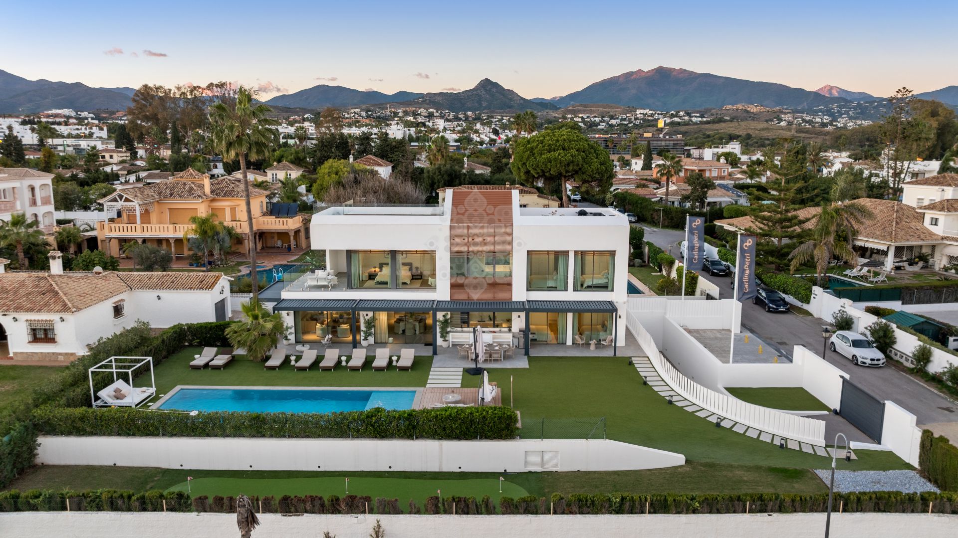 Villa in New Golden Mile, Estepona