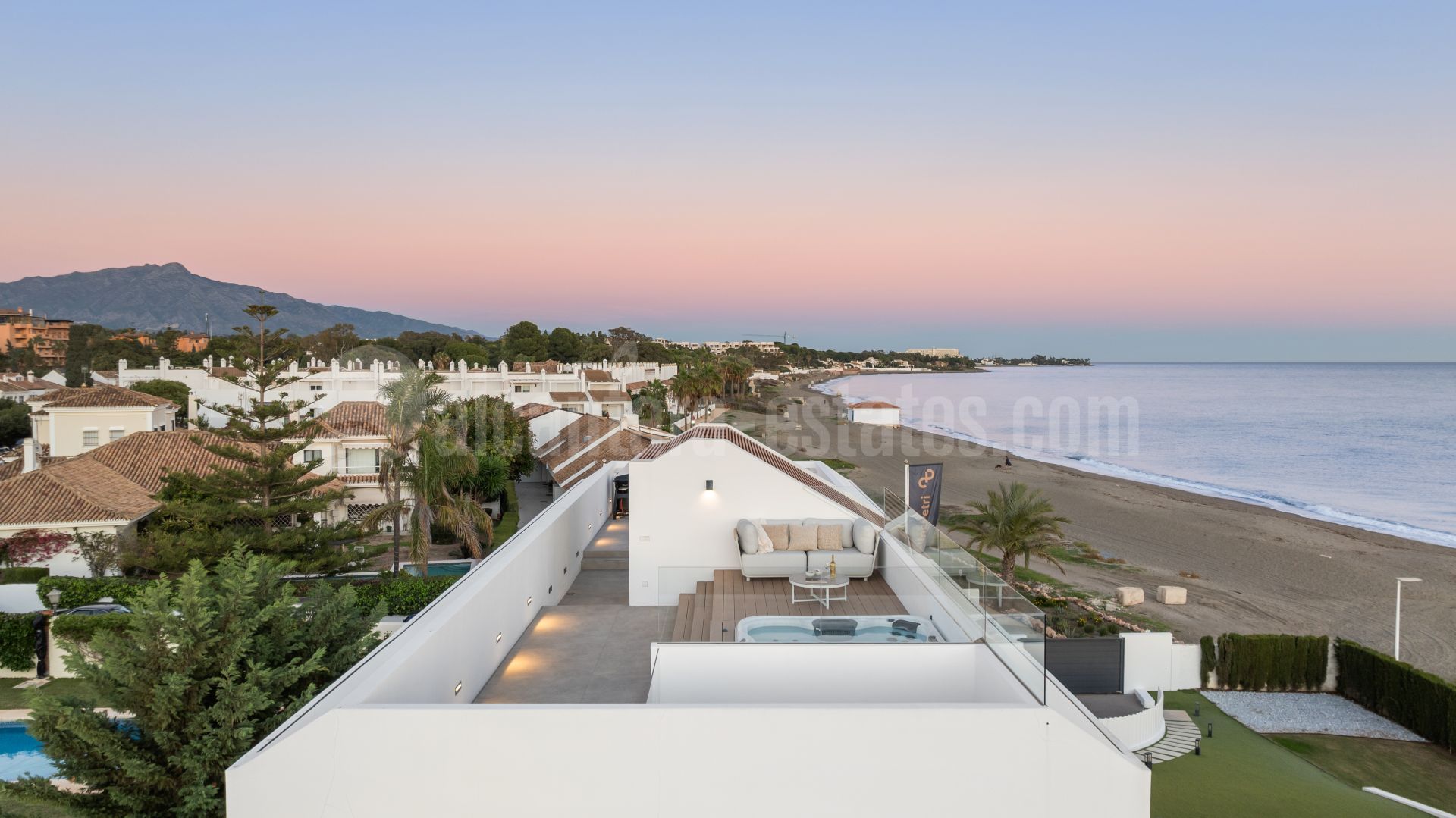 Villa in New Golden Mile, Estepona